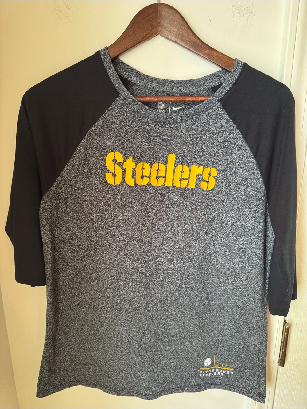 Nike Grey Heather & Black Raglan Tee with Yellow Steelers Logo Size Large